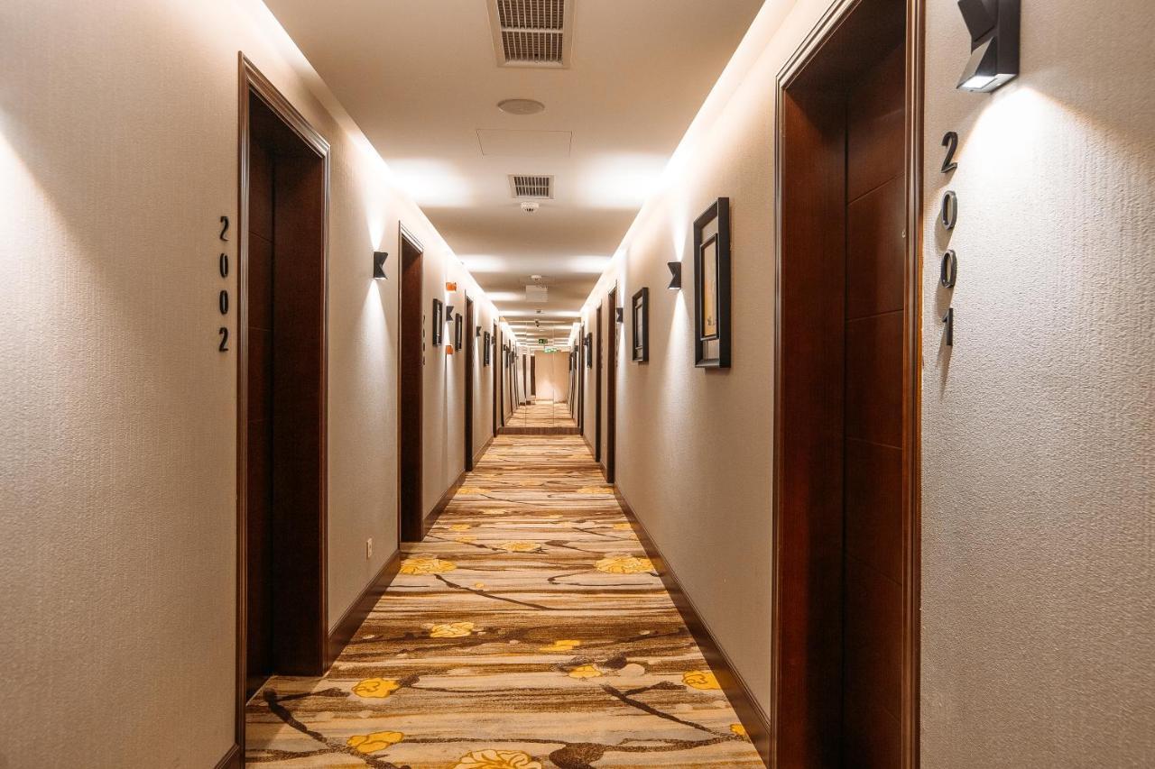 Horizont Hotel ティビリシ エクステリア 写真